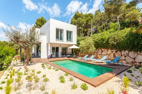 Modern villa with pool for rent on the Costa Brava
